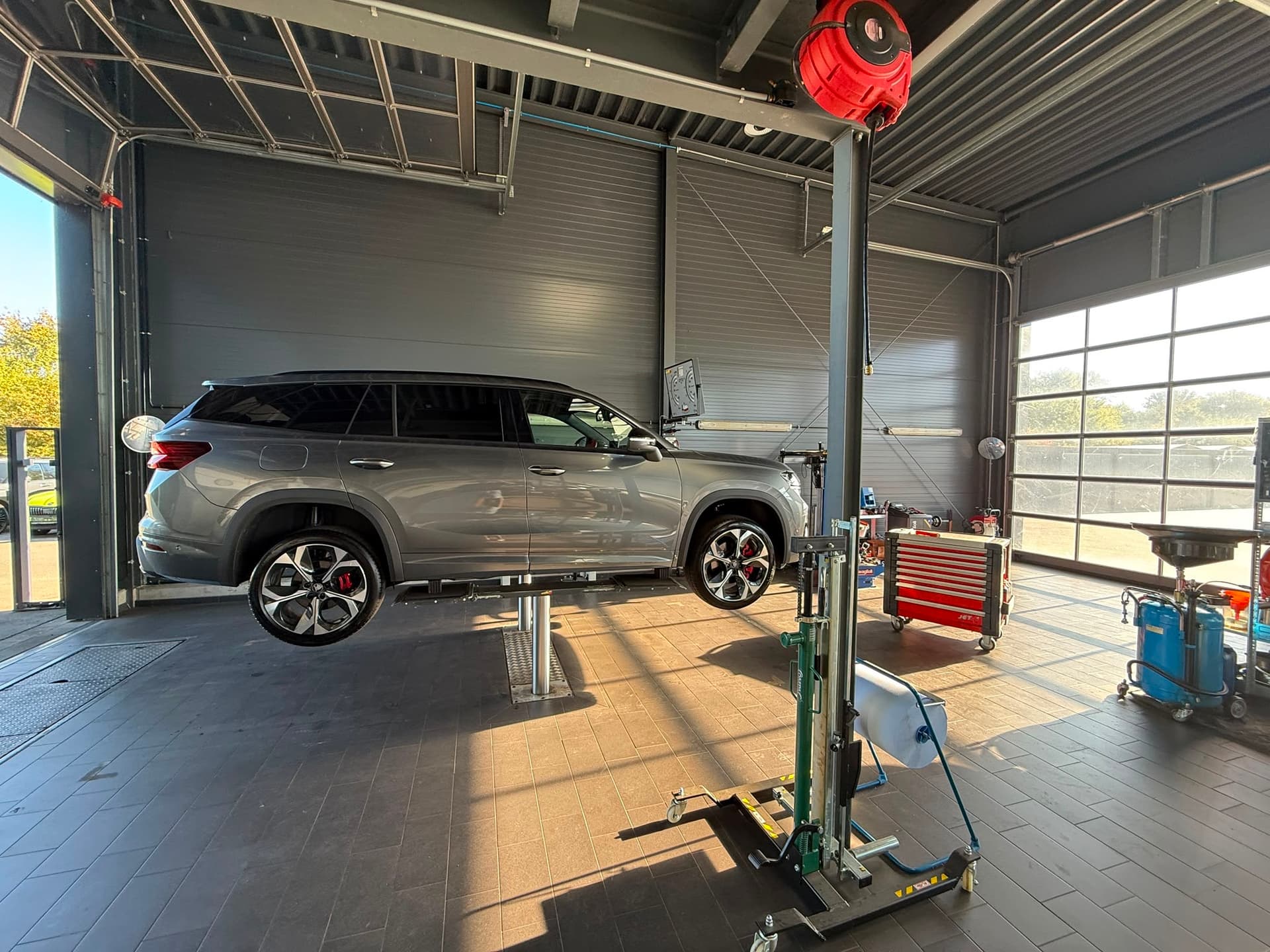 A vehicle raised on the two-post lift in the Autohaus Fontane workshop